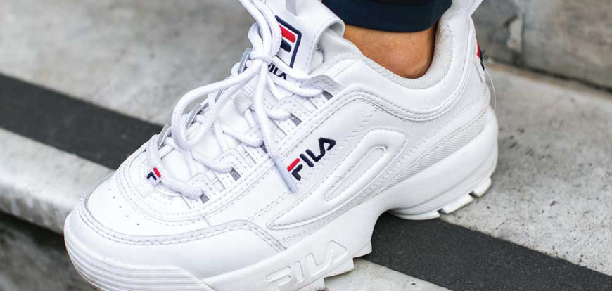 fila plain white shoes